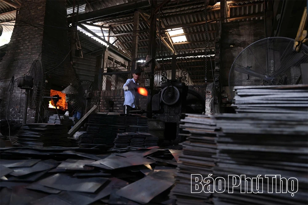 Ly Nhan Blacksmithing Village Preserves the Soul of Craft in Modern Life