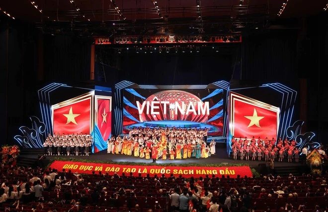 Party chief directs tasks to achieve modern education