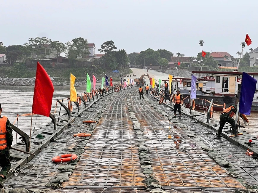 Bài 1: Bắc cầu trong lũ, giữ nhịp bờ vui