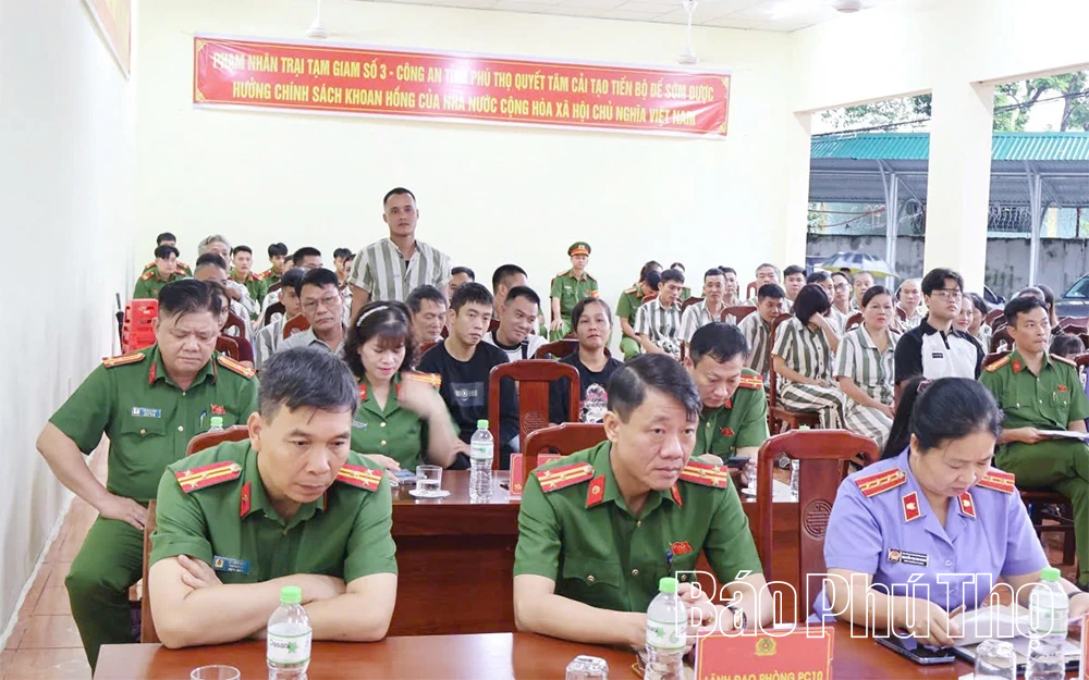 Trại tạm giam số 3 công bố Quyết định đặc xá của Chủ tịch nước cho 17 phạm nhân