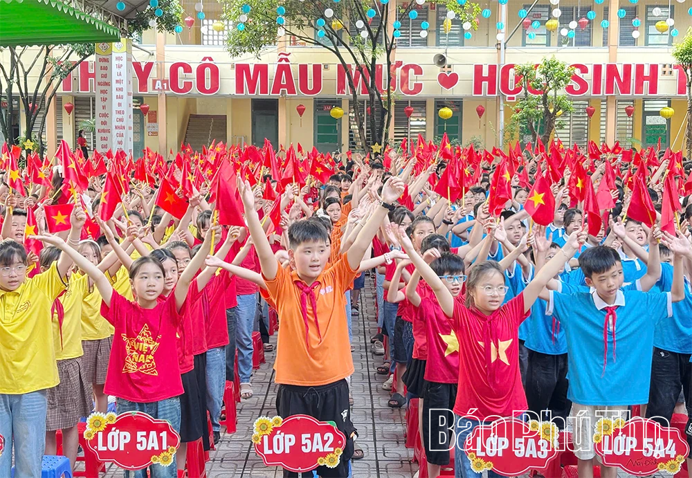 Học sinh, sinh viên toàn tỉnh tưng bừng bước vào năm học mới