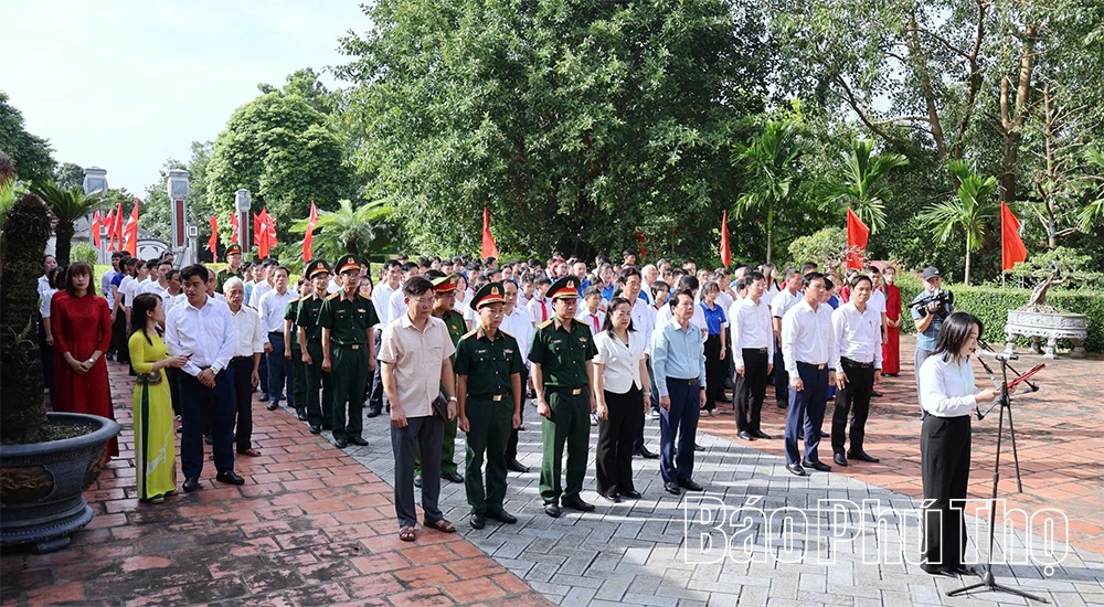 UBND xã Hy Cương dâng hương tưởng niệm Chủ tịch Hồ Chí Minh