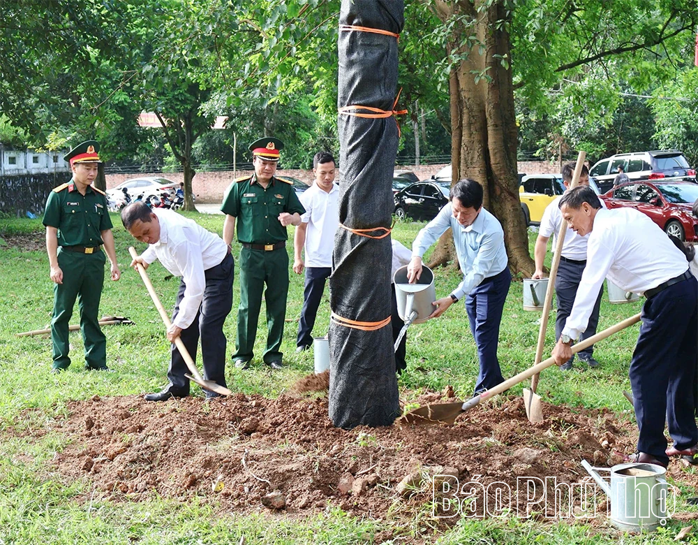 UBND xã Hy Cương dâng hương tưởng niệm Chủ tịch Hồ Chí Minh