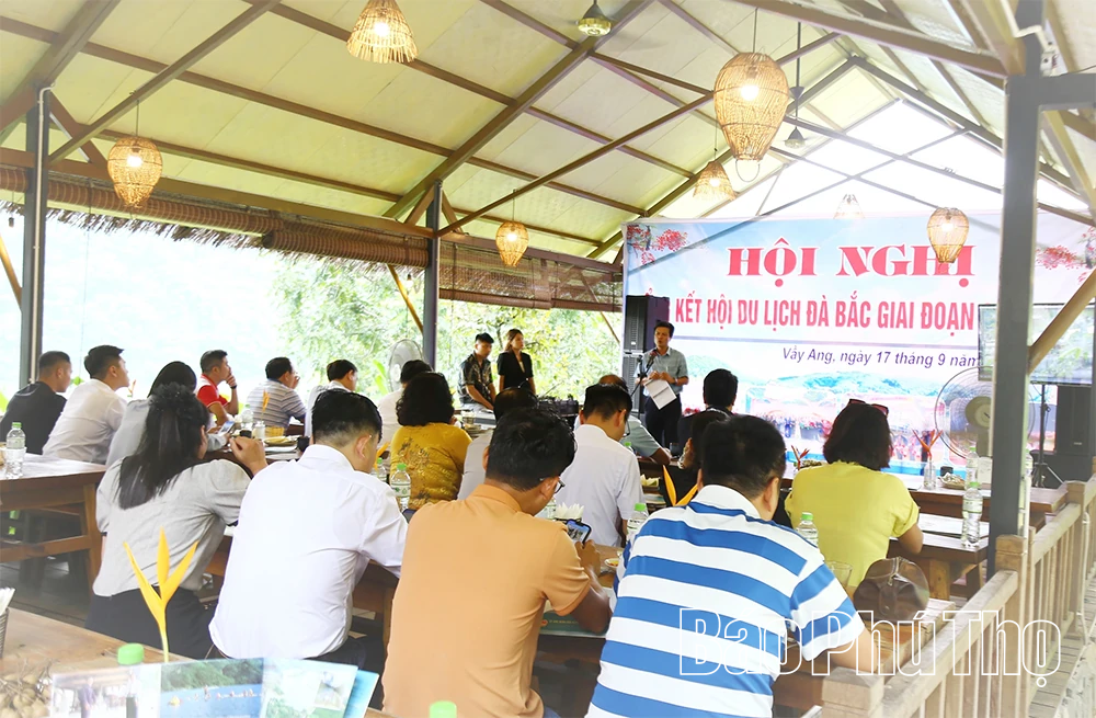 Du lịch Đà Bắc đón trên 266 nghìn lượt khách, doanh thu vượt 1.100 tỷ đồng