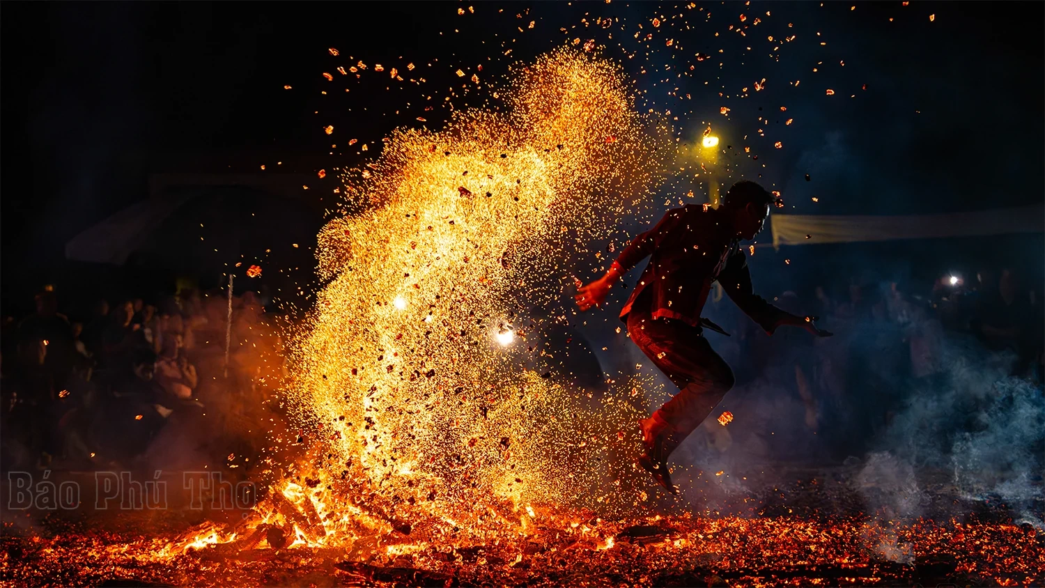 Lễ hội nhảy lửa của người Pà Thẻn