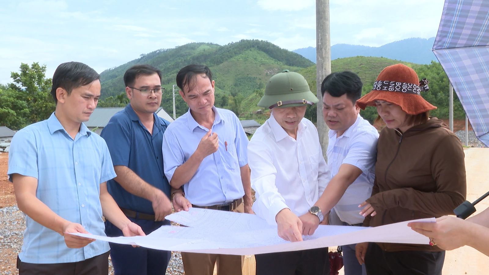 Di chuyển các hộ dân ra khỏi vùng thiên tai nguy hiểm