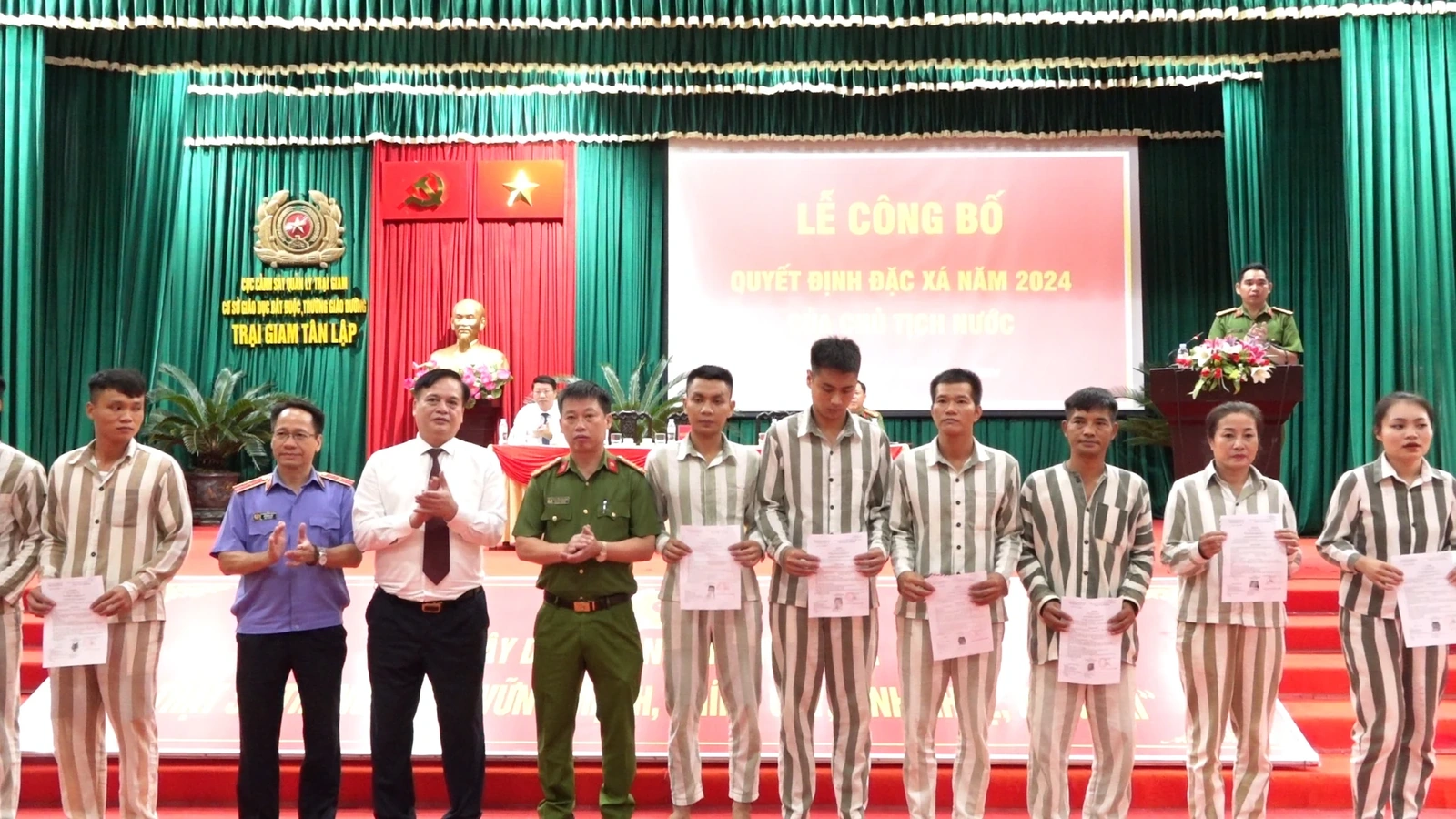 Công bố quyết định đặc xá của Chủ tịch nước tại Trại giam Tân Lập