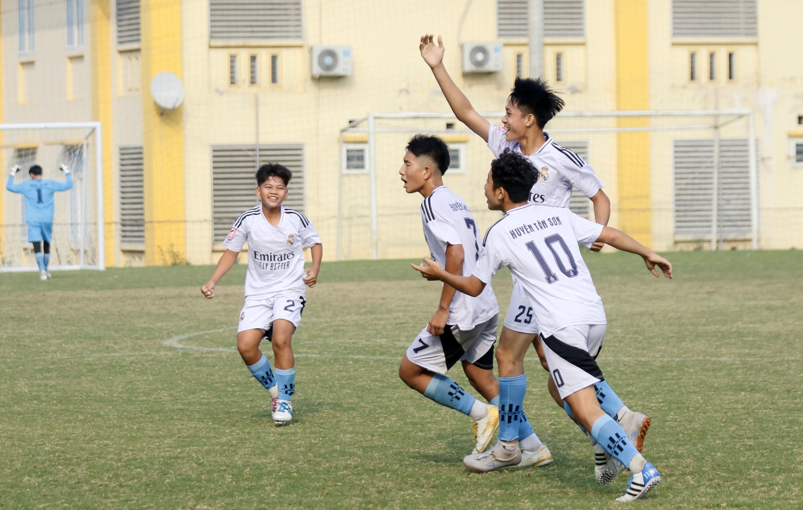 4 đội bóng lọt vào trận Chung kết Cúp Truyền hình tỉnh Phú Thọ 2024