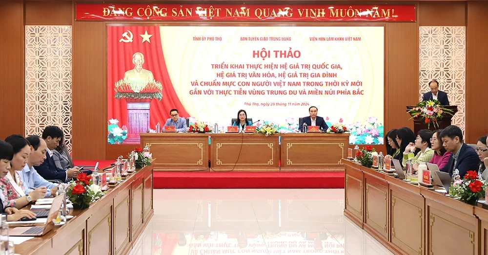 Hội thảo “Triển khai thực hiện hệ giá trị quốc gia, hệ giá trị văn hoá, hệ giá trị gia đình và chuẩn mực con người Việt Nam trong thời kỳ mới”