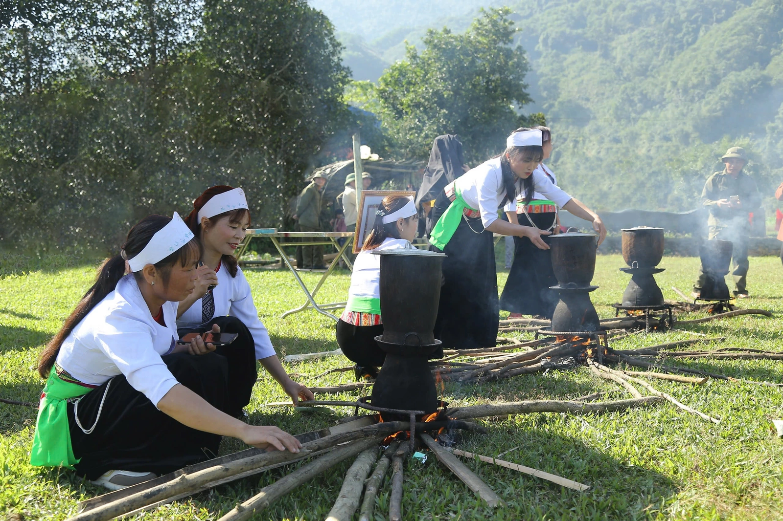 Sắc màu ẩm thực người Mường Mỹ Lung
