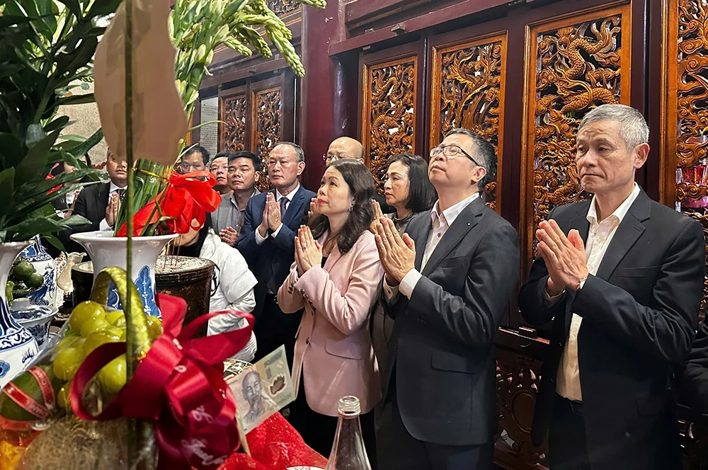 Đoàn các Trưởng cơ quan đại diện của Việt Nam tại nước ngoài đến thăm và làm việc với tỉnh