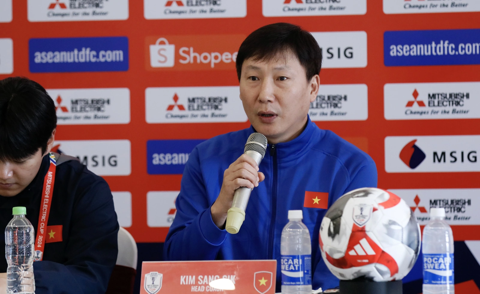 HLV Kim Sang Sik: Thái Lan là “đỉnh núi” mà Đội tuyển Việt Nam sẽ vượt qua