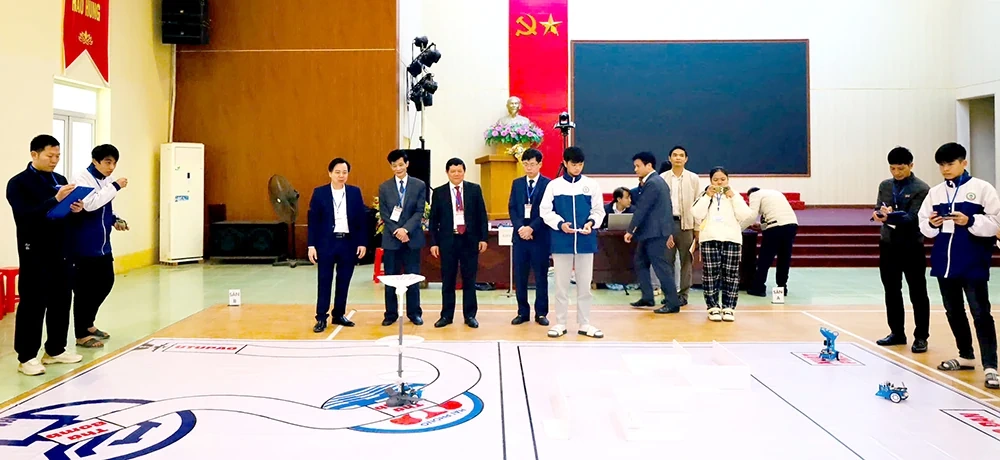 Khai mạc cuộc thi Khoa học kỹ thuật và Robotics học sinh trung học cấp tỉnh năm học 2024-2025