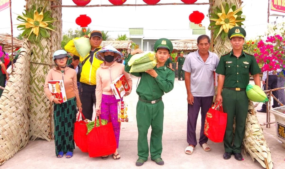 San sẻ yêu thương để không gia đình nào không có Tết”