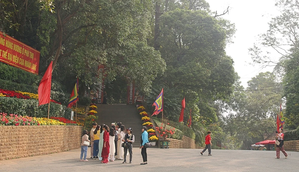 Đền Hùng ngày cuối năm