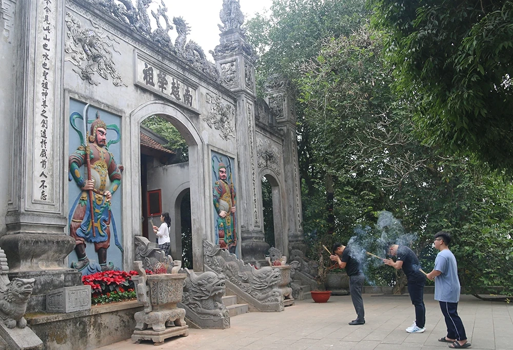 Year-End Pilgrimage to Hung Kings’ Temple