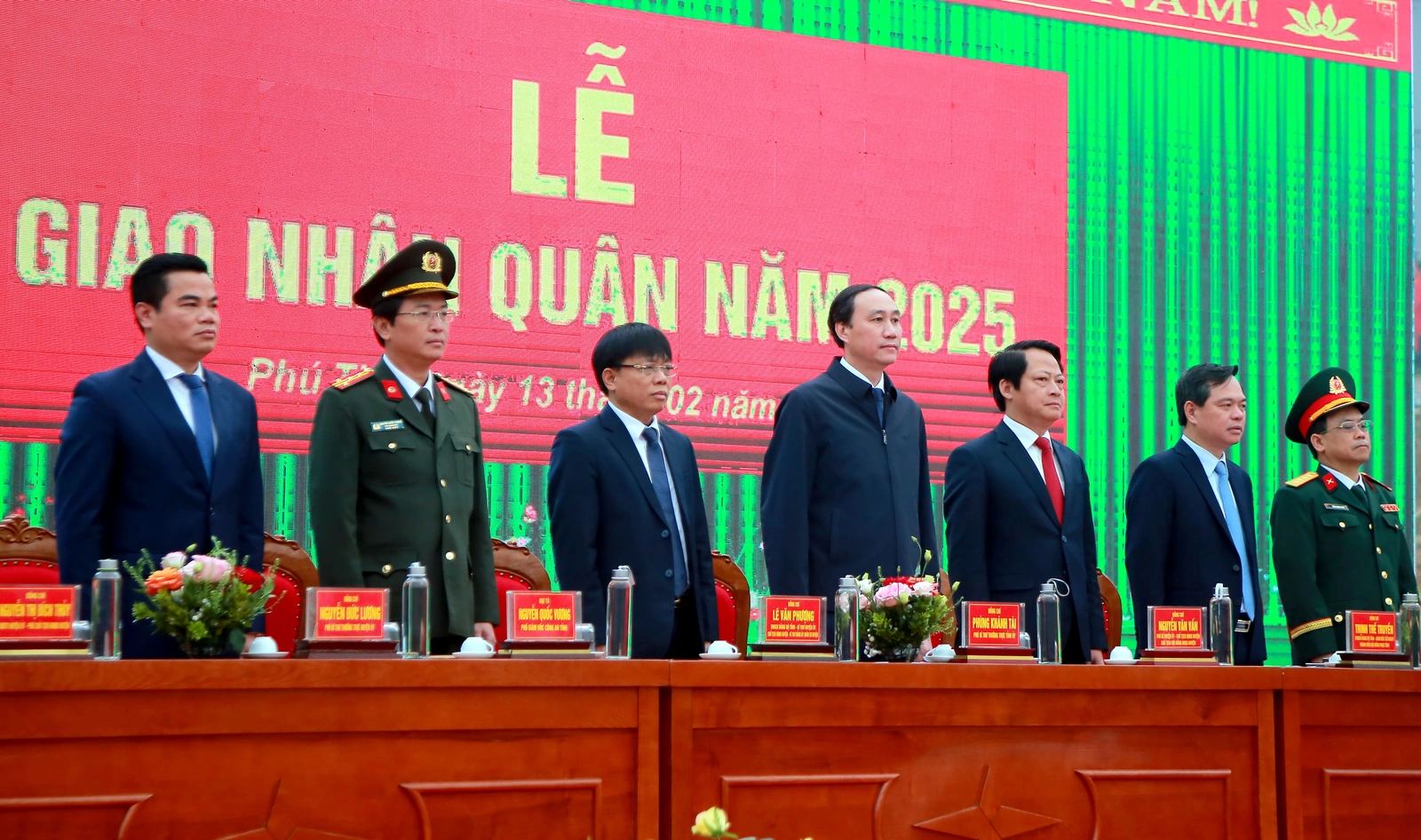 Phó Bí thư Thường trực Tỉnh ủy Phùng Khánh Tài dự lễ giao nhận quân tại huyện Đoan Hùng