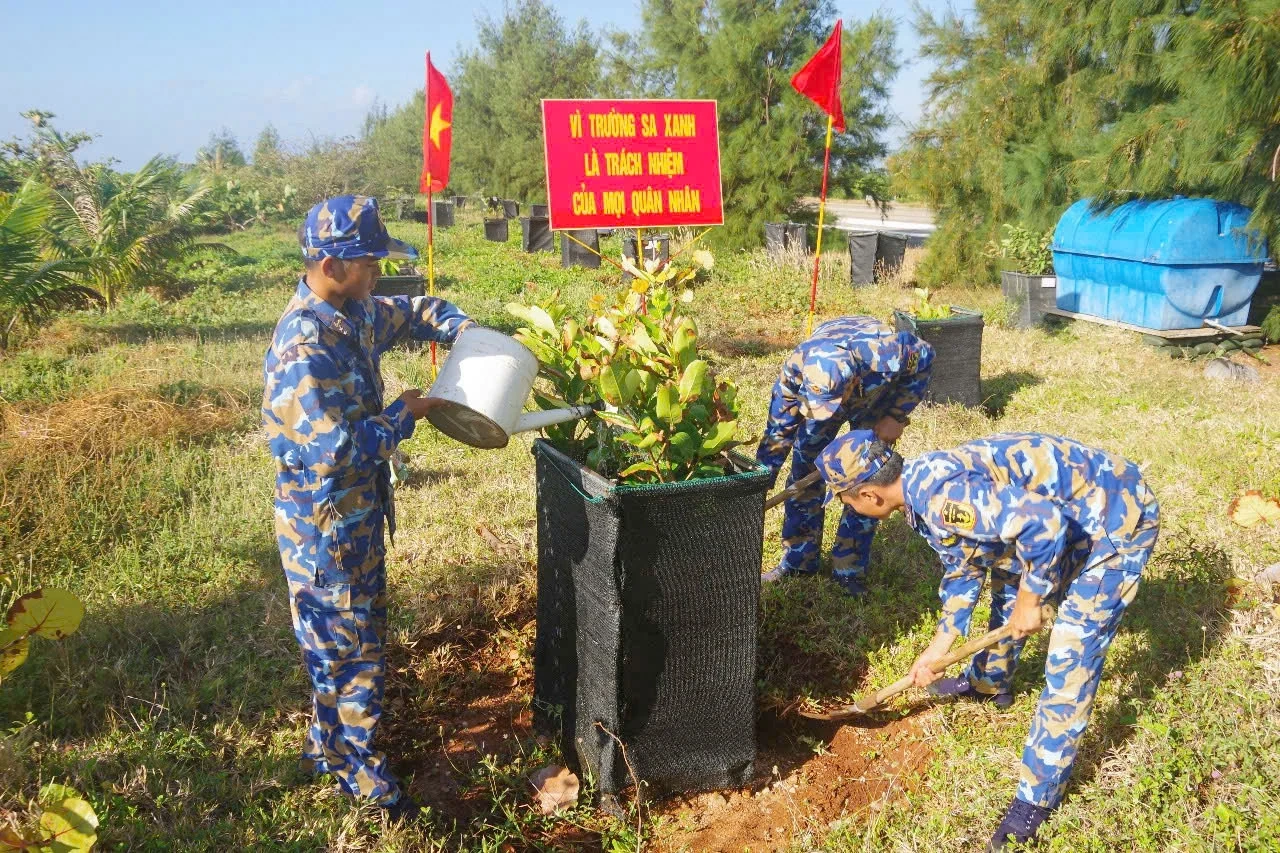 Giữ sắc xanh trên quần đảo Trường Sa