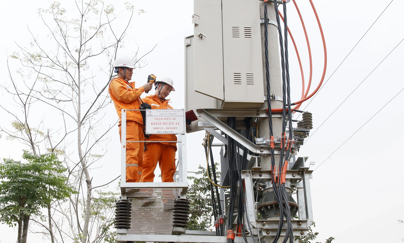 Điện lực Thanh Ba nỗ lực cung cấp điện an toàn, ổn định