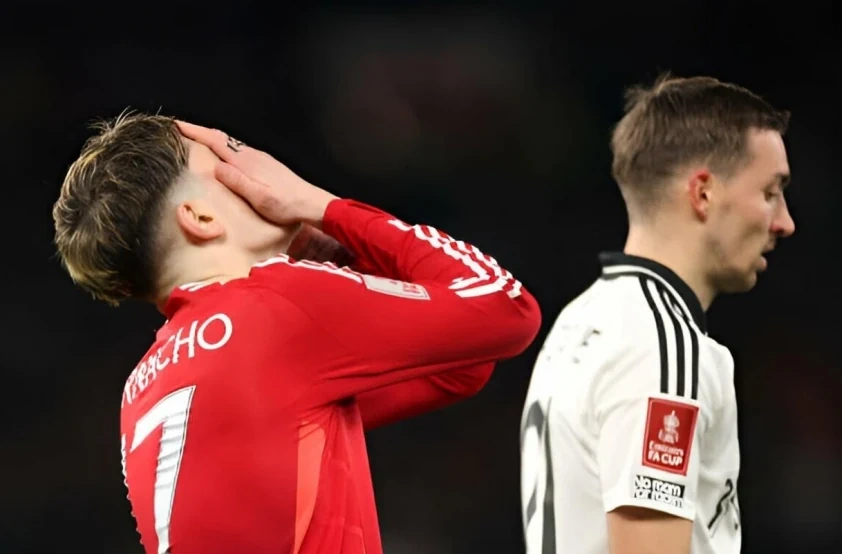 Sai lầm trên chấm 11m, MU bị Fulham đá bay khỏi FA Cup