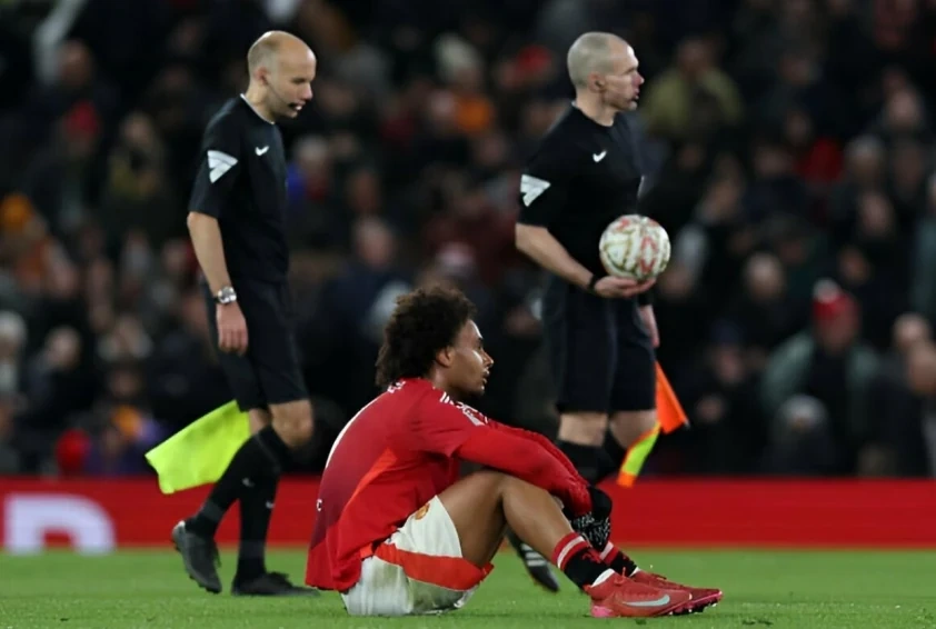 Sai lầm trên chấm 11m, MU bị Fulham đá bay khỏi FA Cup