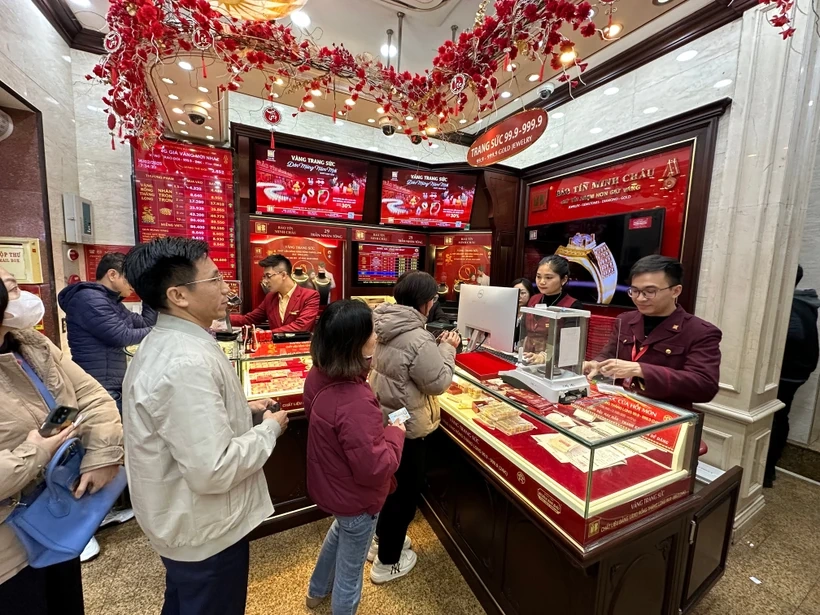 Tăng mạnh phiên đầu tuần, giá vàng SJC lên ngưỡng 101,2 triệu đồng mỗi lượng