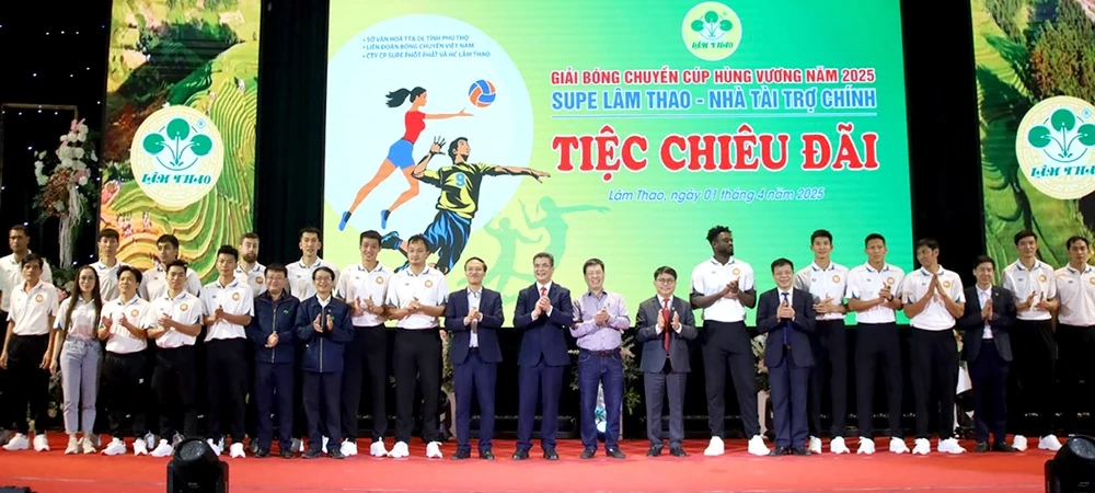 Công ty CP Supe Phốt phát và Hoá chất Lâm Thao gặp mặt các đội tuyển tham gia Giải bóng chuyền Cúp Hùng Vương