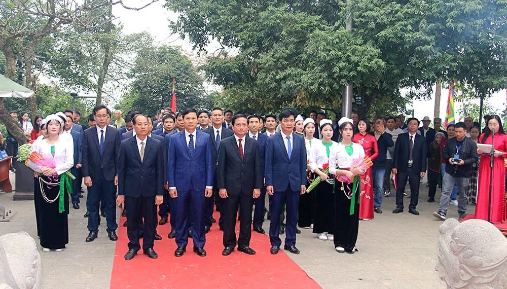 Huyện Tân Sơn dâng hương tưởng niệm các Vua Hùng