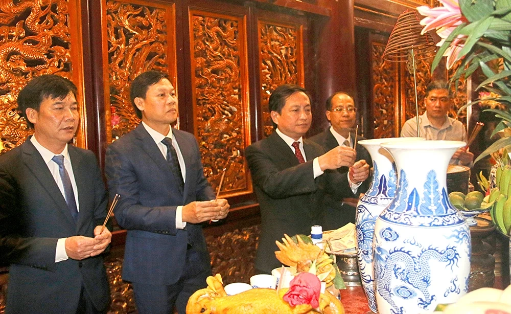 Huyện Tân Sơn dâng hương tưởng niệm các Vua Hùng