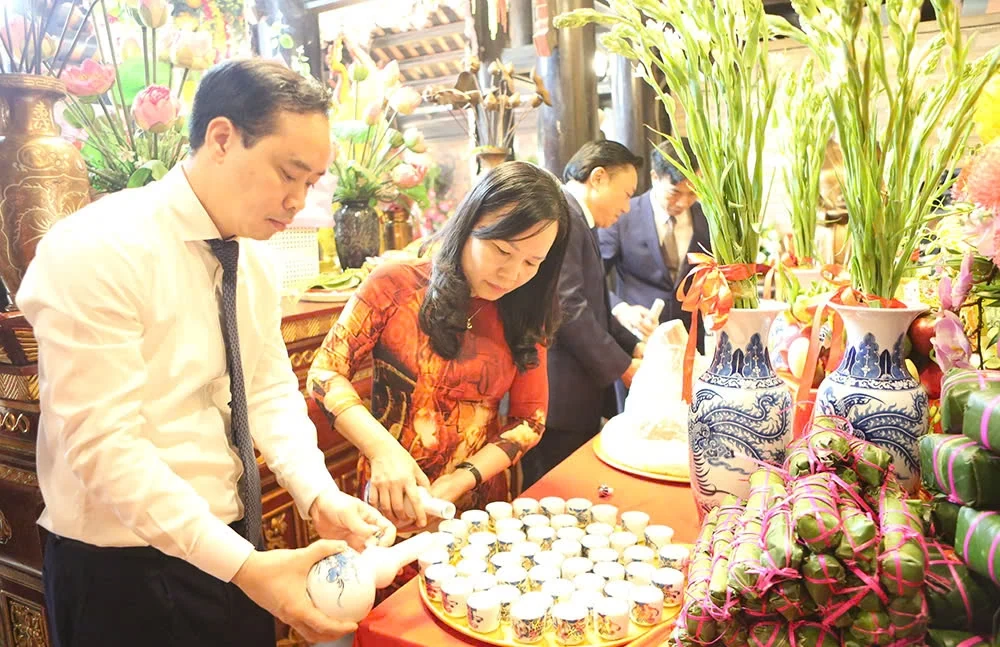 Lễ dâng hương tưởng niệm Tổ Mẫu Âu Cơ