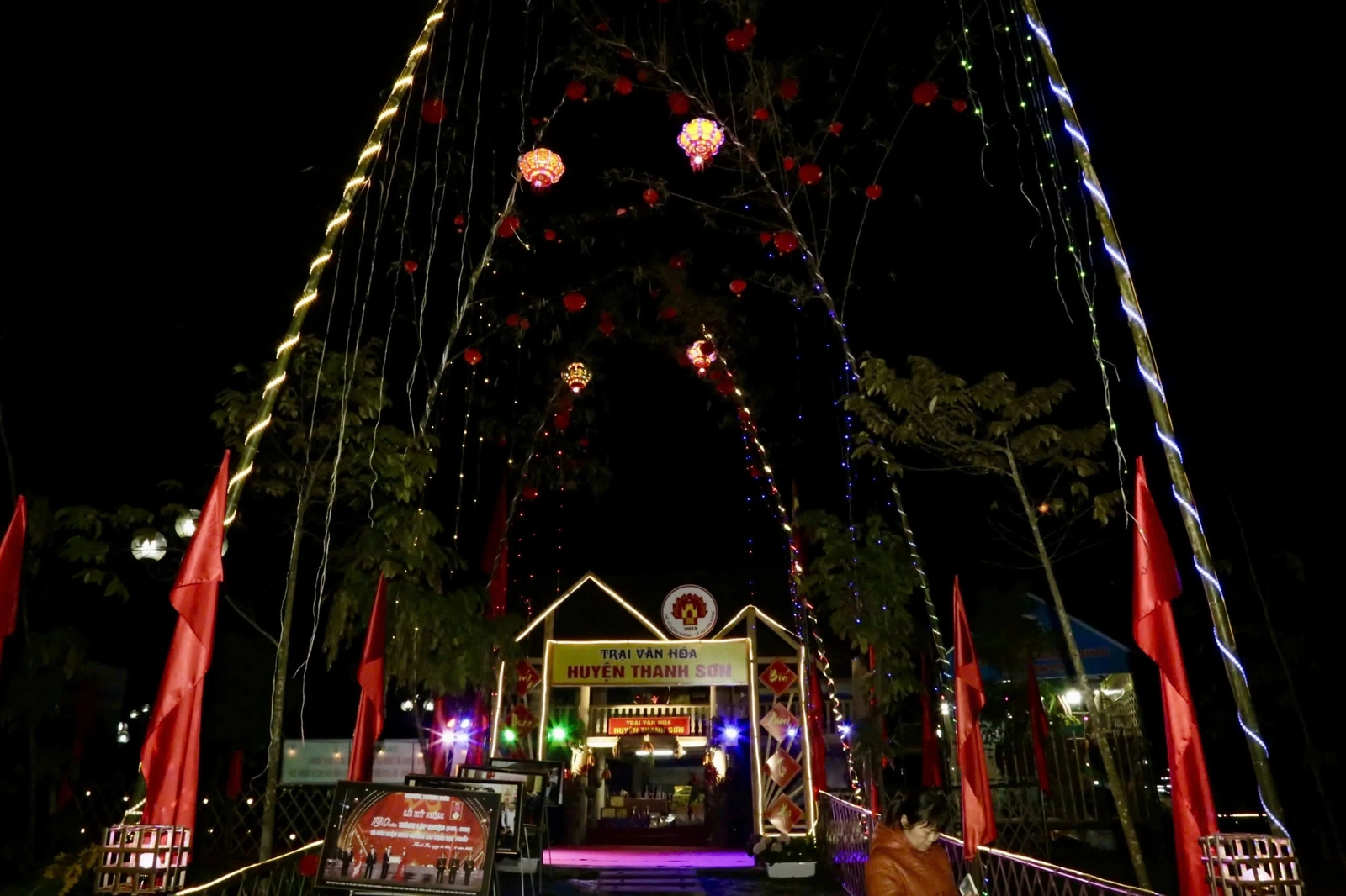 Sôi nổi hội trại về đêm