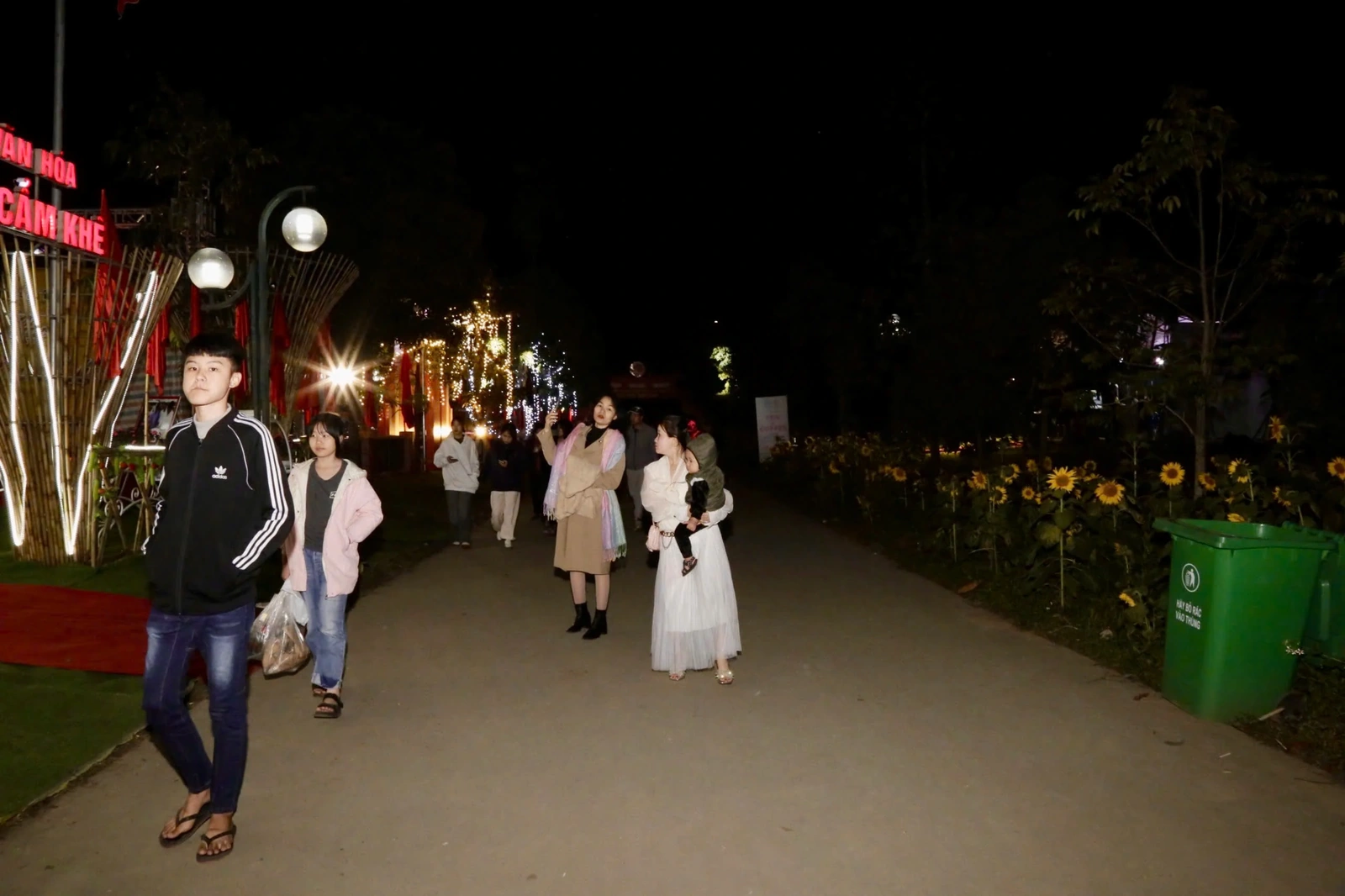 Sôi nổi hội trại về đêm