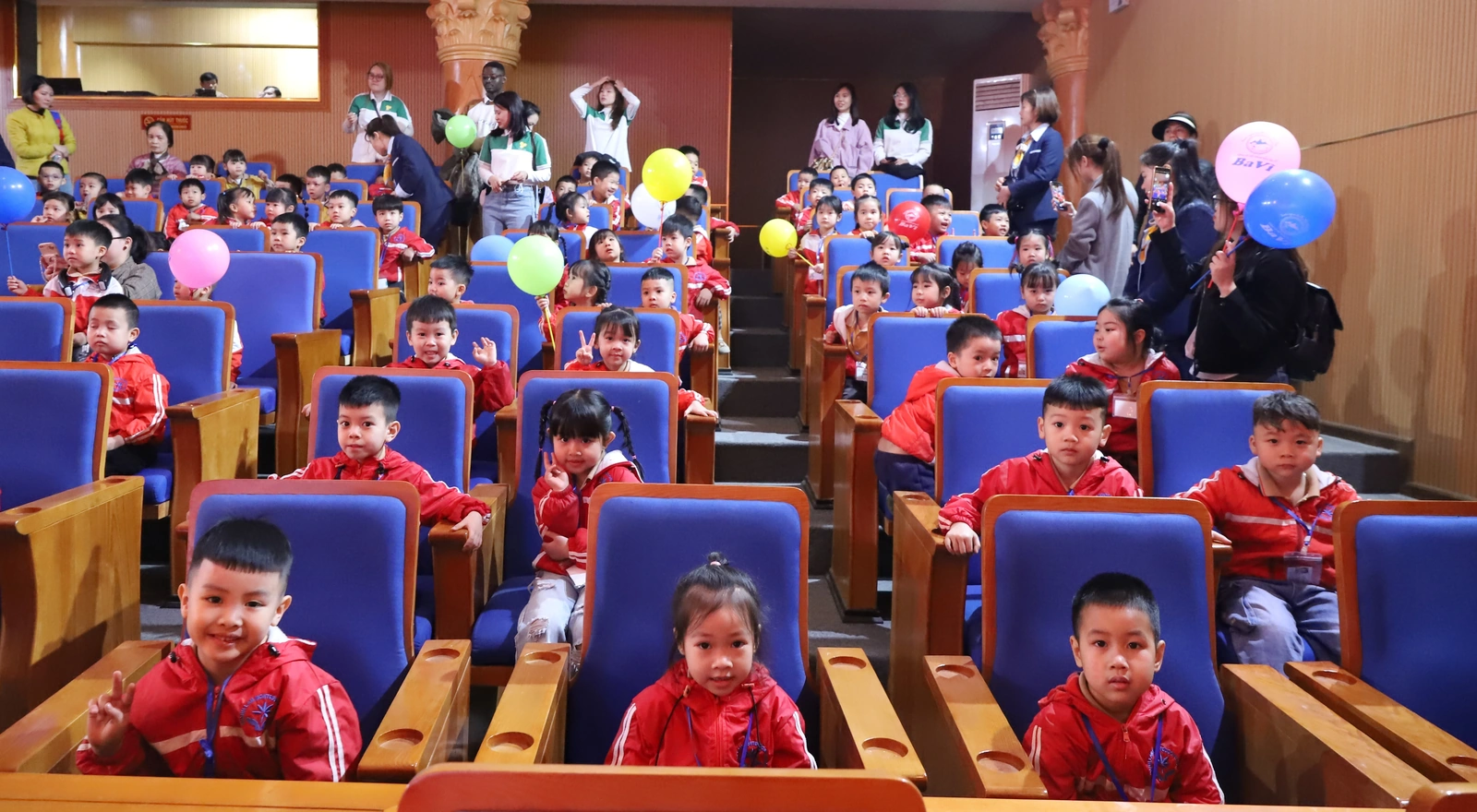 Trình diễn nghệ thuật dân gian, múa rối cạn phục vụ du khách