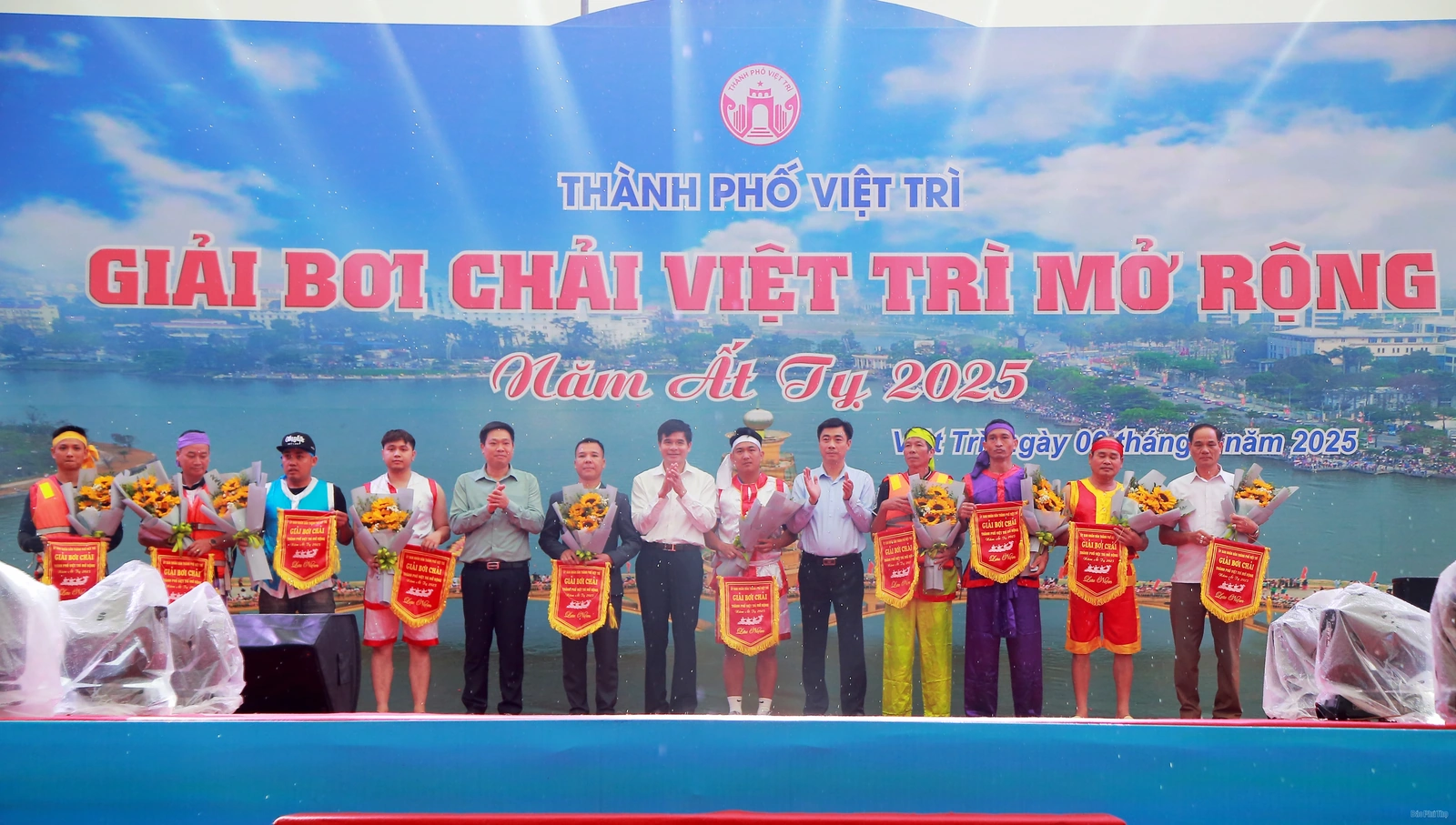 Bạch Hạc vô địch giải Bơi chải thành phố Việt Trì mở rộng
