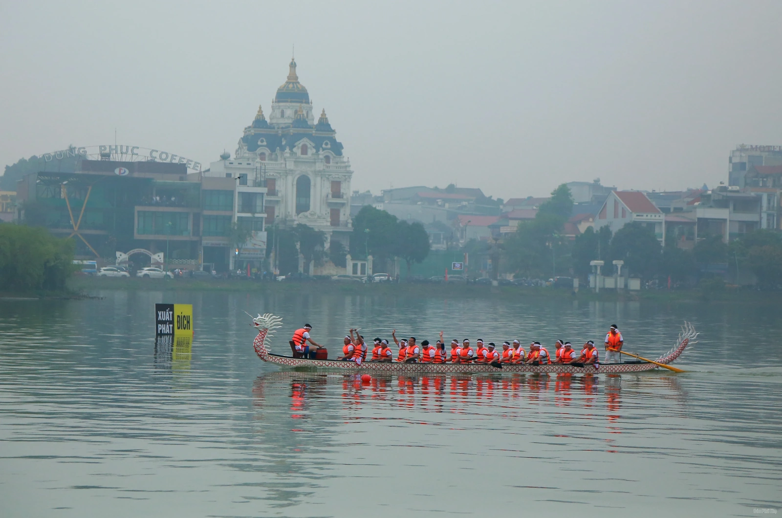 Bạch Hạc vô địch giải Bơi chải thành phố Việt Trì mở rộng