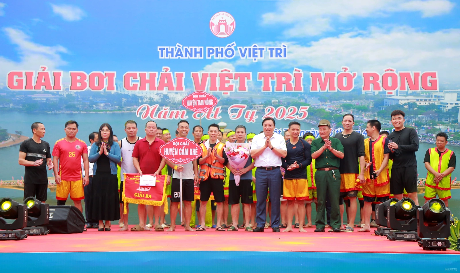 Bạch Hạc vô địch giải Bơi chải thành phố Việt Trì mở rộng