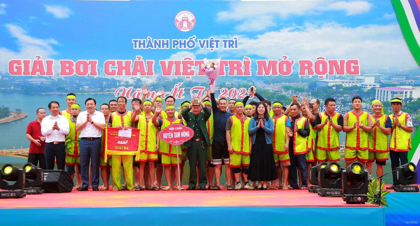 Bạch Hạc vô địch giải Bơi chải thành phố Việt Trì mở rộng