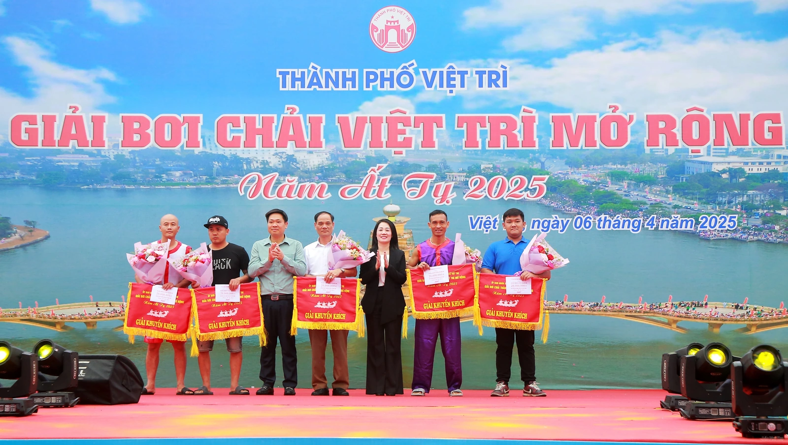 Bạch Hạc vô địch giải Bơi chải thành phố Việt Trì mở rộng