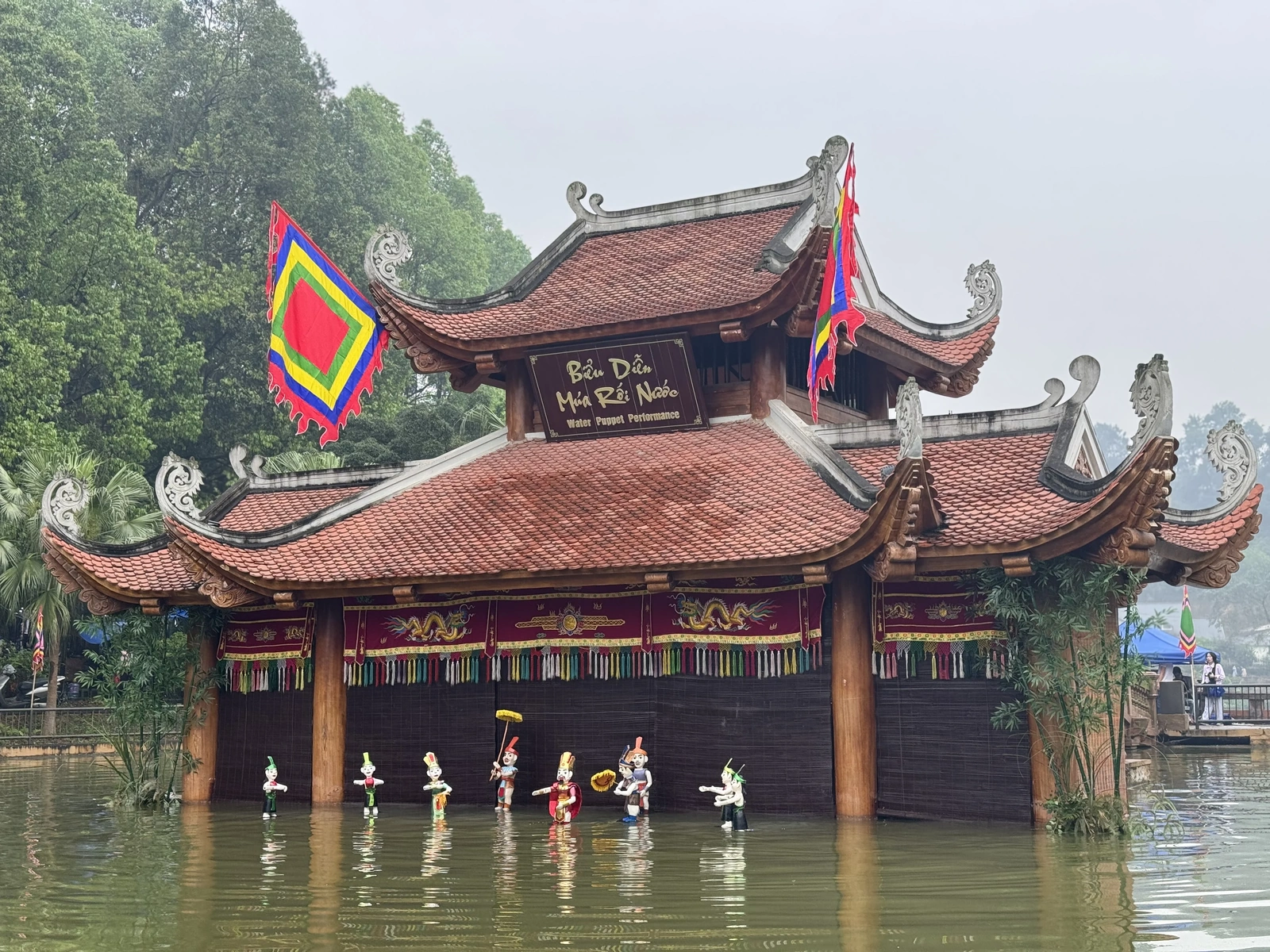 Chương trình múa rối nước phục vụ du khách