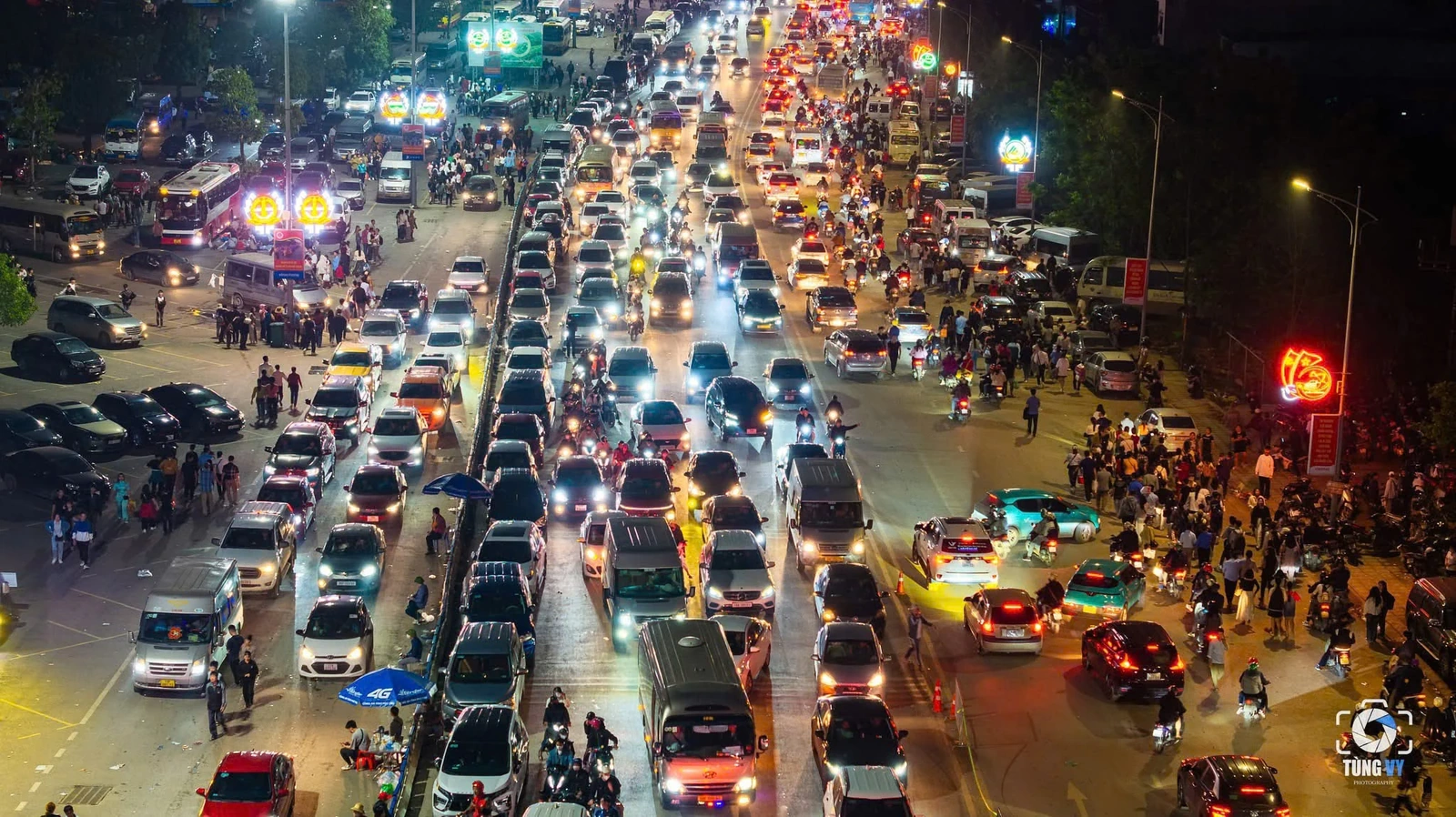 Tưng bừng đêm pháo hoa ở thành phố lễ hội