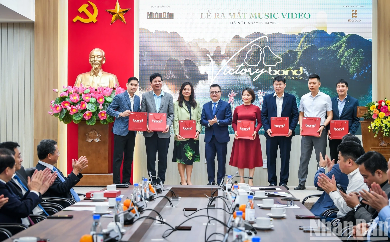 Báo Nhân Dân ra mắt video âm nhạc Victory - Bond in Vietnam