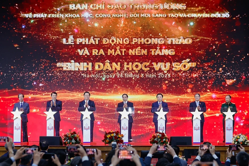 Phong trào “Bình dân học vụ số” - Mệnh lệnh của trái tim