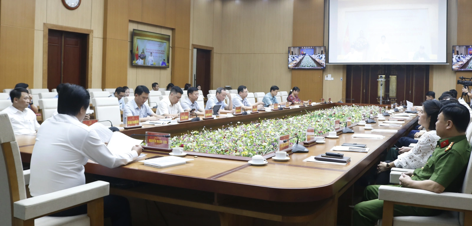 Đề cao tinh thần tố giác các hành vi buôn lậu, gian lận thương mại và hàng giả trong Nhân dân