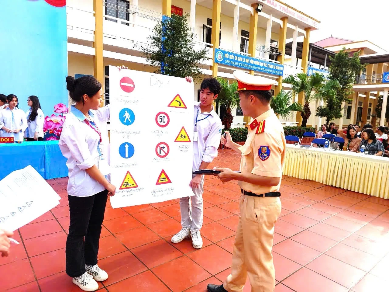 Tăng cường tuyên truyền, giáo dục pháp luật về bảo đảm trật tự an toàn giao thông dịp nghỉ lễ 30/4-1/5