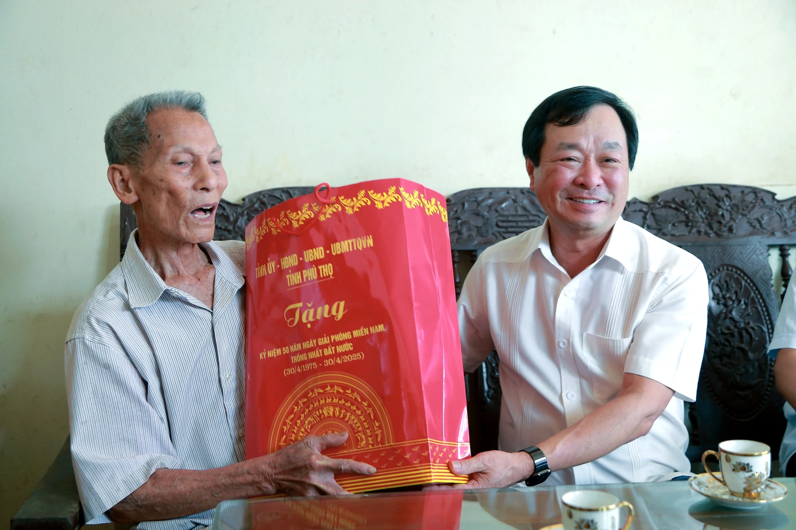 Chủ tịch UBND tỉnh thăm, tặng quà thương binh, gia đình chính sách, người có công