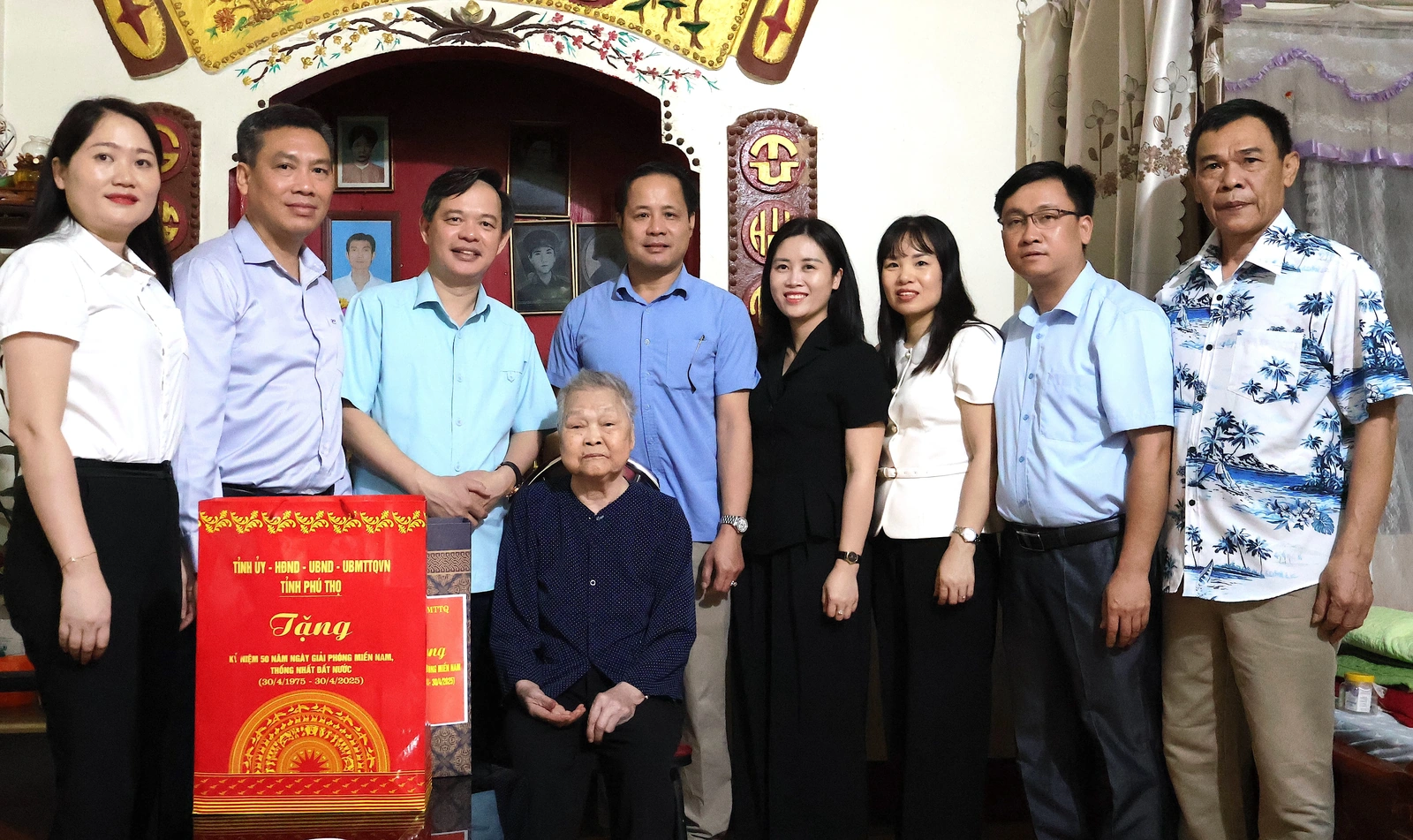 Thăm, tặng quà Mẹ Việt Nam anh hùng, thương binh tại Thanh Ba