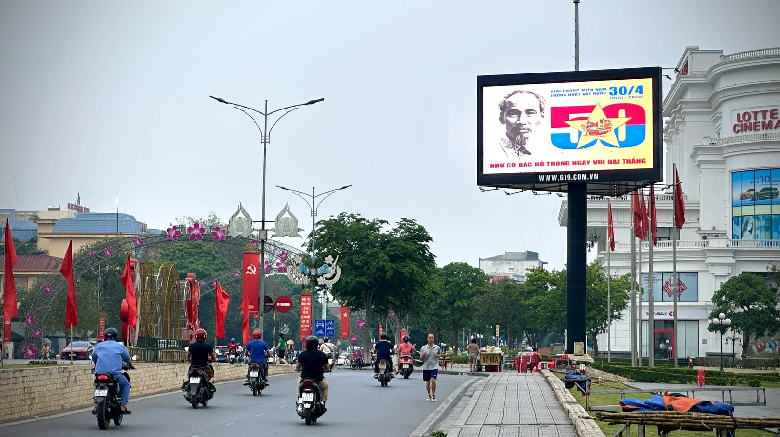 Tuyên truyền cổ động chào mừng kỷ niệm 50 năm Ngày thống nhất đất nước