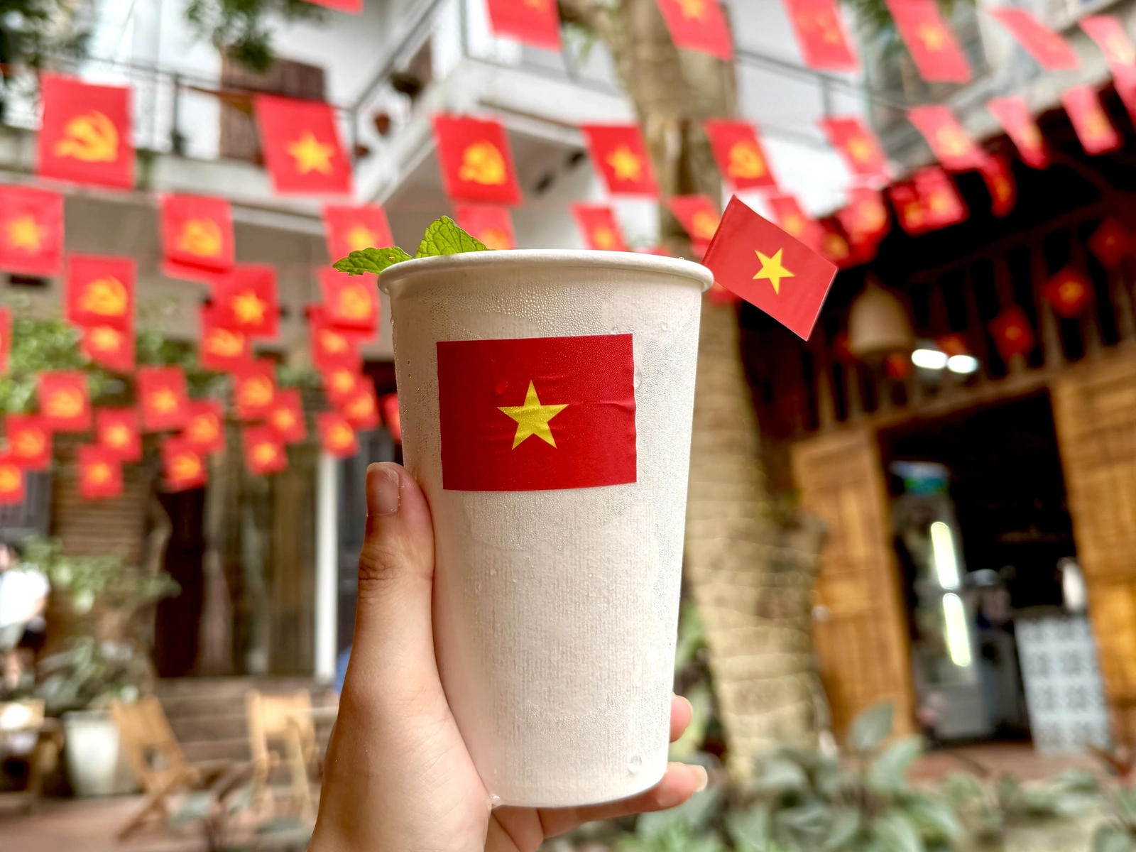 Ẩm thực sắc cờ: Sáng tạo từ lòng yêu nước