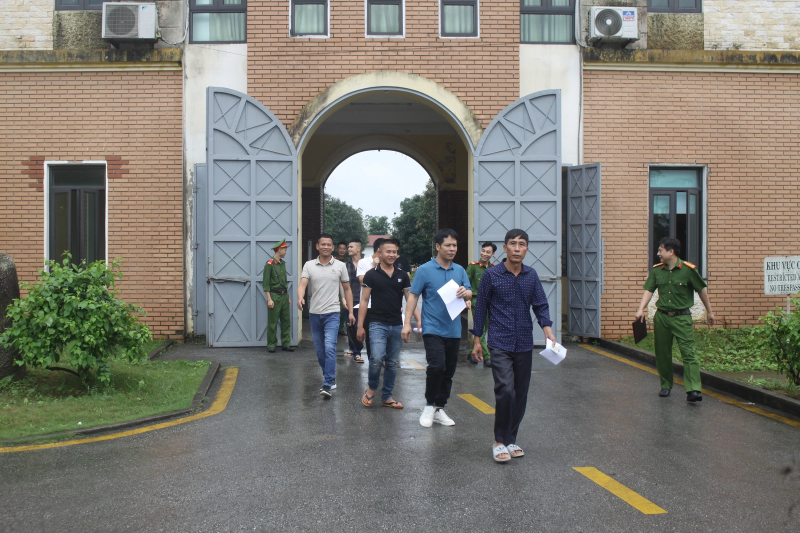 Trại tạm giam, Công an tỉnh công bố Quyết định đặc xá cho 11 phạm nhân