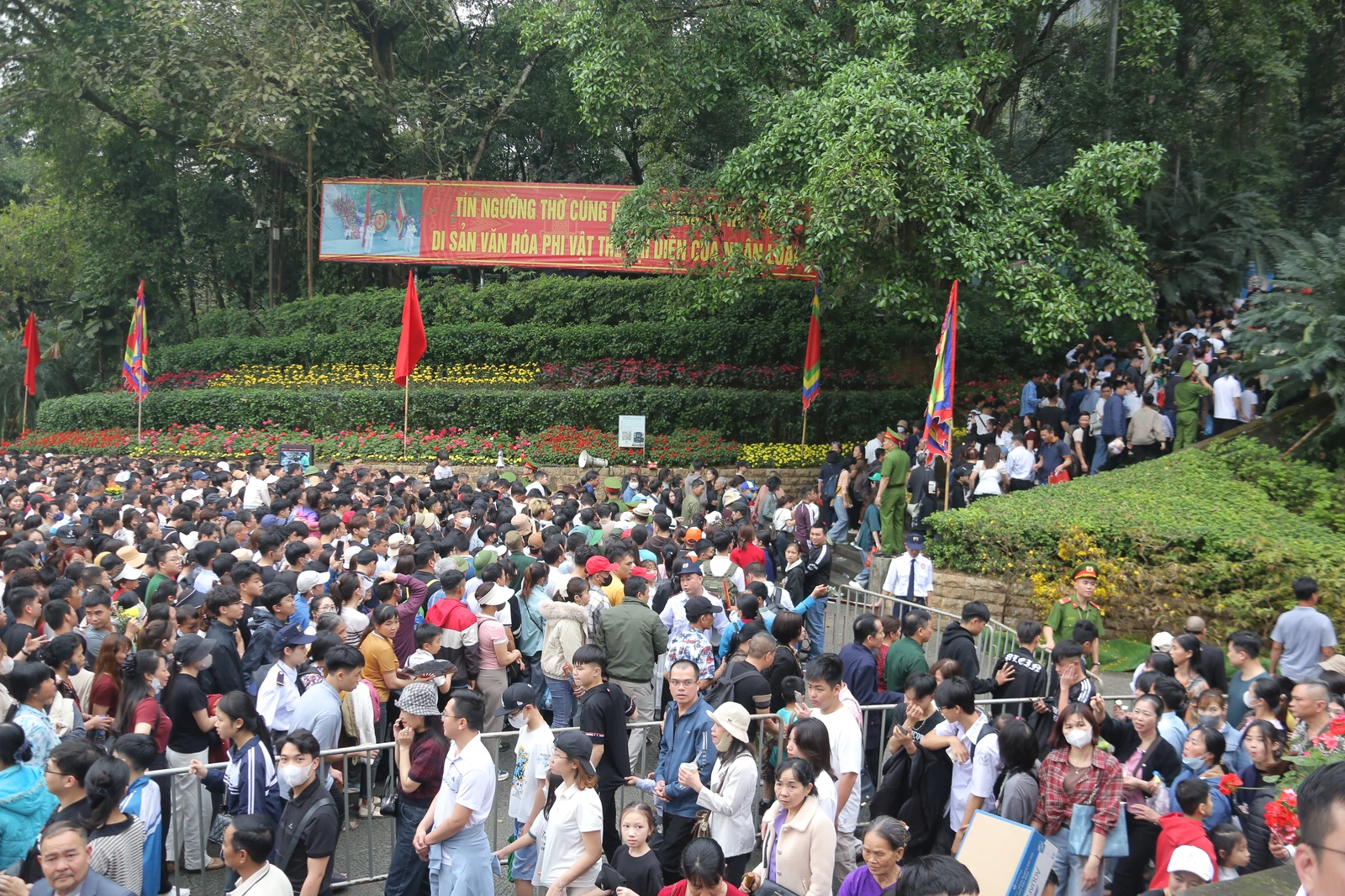 Đất Tổ hút khách dịp lễ 30/4 - 1/5